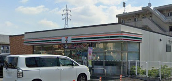 平塚カフェ風ヴィンテージHOUSE４ 【コンビニエンスストア】セブンイレブン 平塚出縄店まで348ｍ
