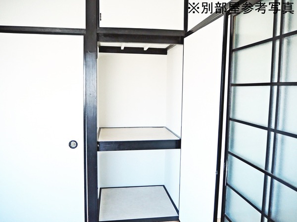 ビューハイツ田奈201号室 収納