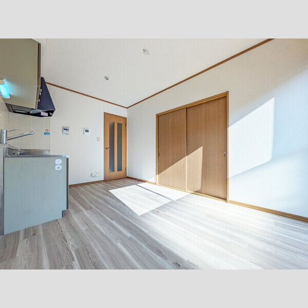 パセオ西府　弐番館105号室 リビング