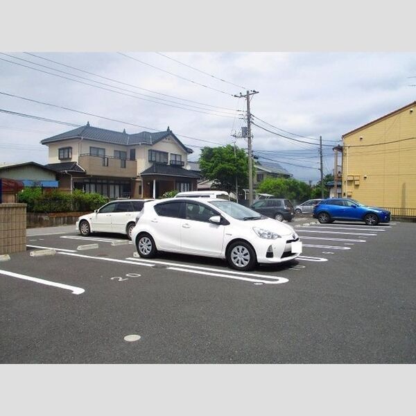 プレミアーレ 駐車場