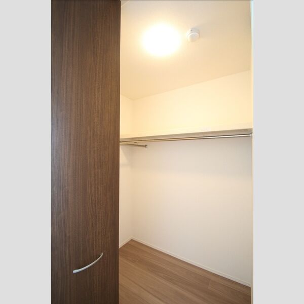 アヴァンス千住緑町103号室 ウォークインクローゼット