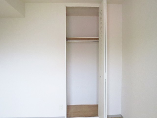 エミネンス山手台0101号室 洋室２　収納　※現況優先