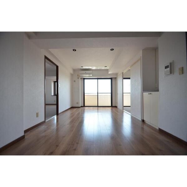 綾東ヴィレッジ弐番館 リビング