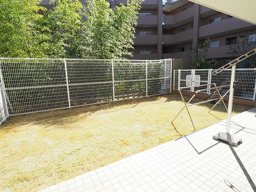 ライオンズ多摩センター　翠彩の杜3階 専用庭面積31.92平米　テラス面積14.6平米