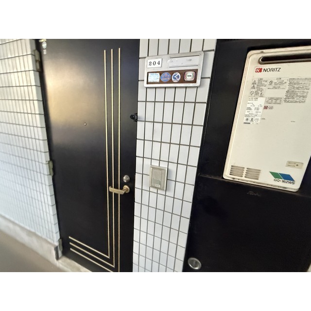 Rグレイスヒガシヤマ204号室 玄関