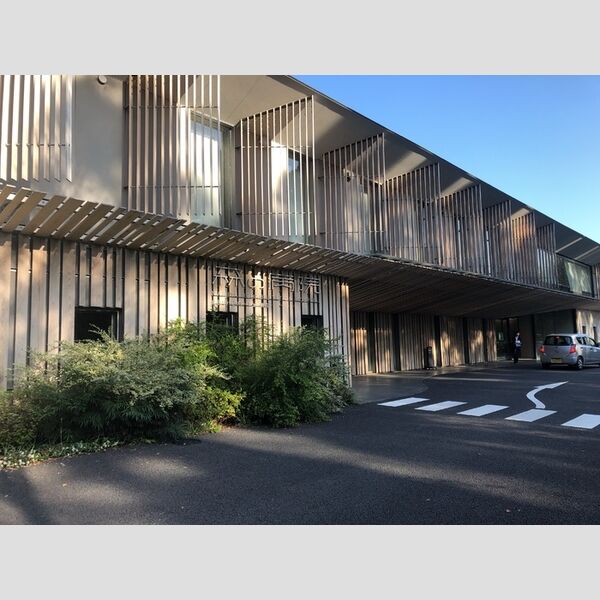 セレブレイト本城 森の病院成田リハビリテーション病院　1.053m