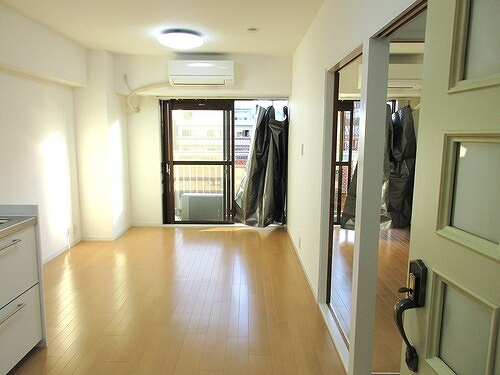 ライオンズマンション鶯谷第３ リビングダイニング　別角度