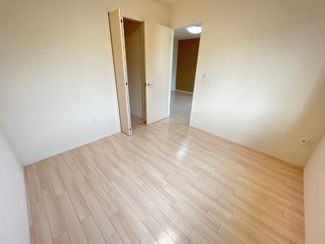 レジデンス202号室 洋室