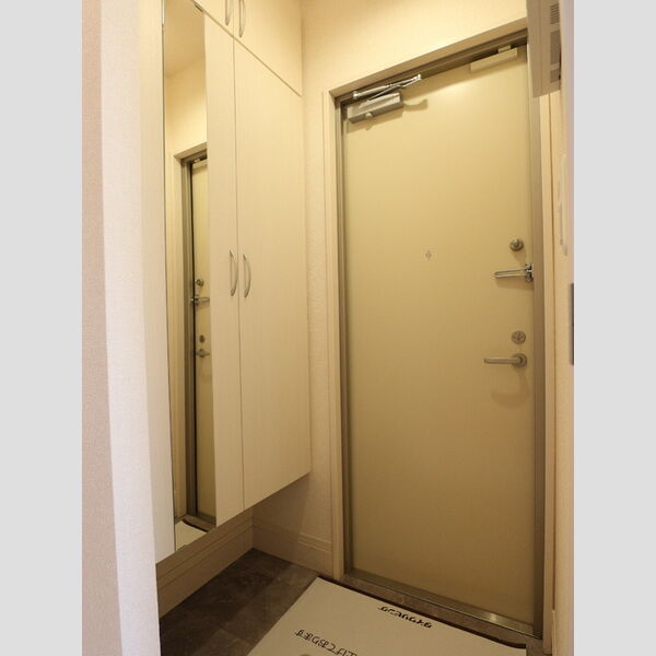 クレストテラス103号室 玄関