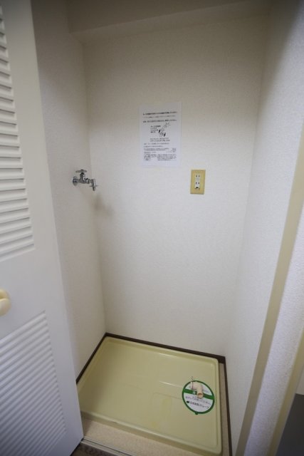 エヴェナール二子新地 室内洗濯機置場