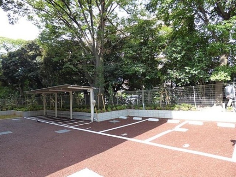 ライジングプレイス綾瀬1階 駐車場