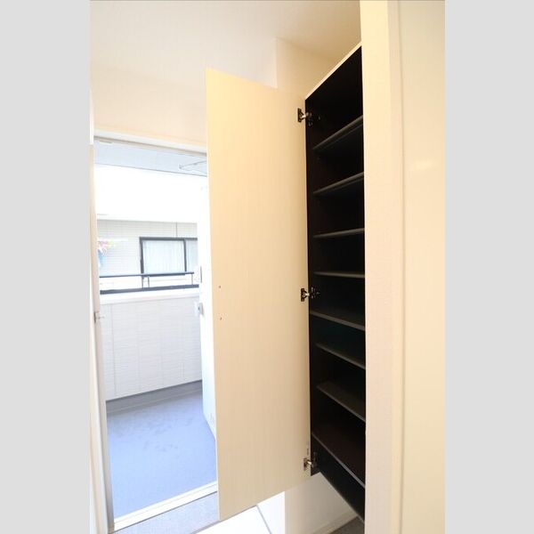 バレンティア 玄関