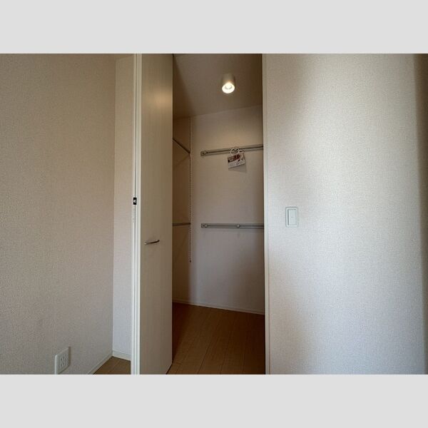 ドゥジェーム三山 ワンステップクローゼット