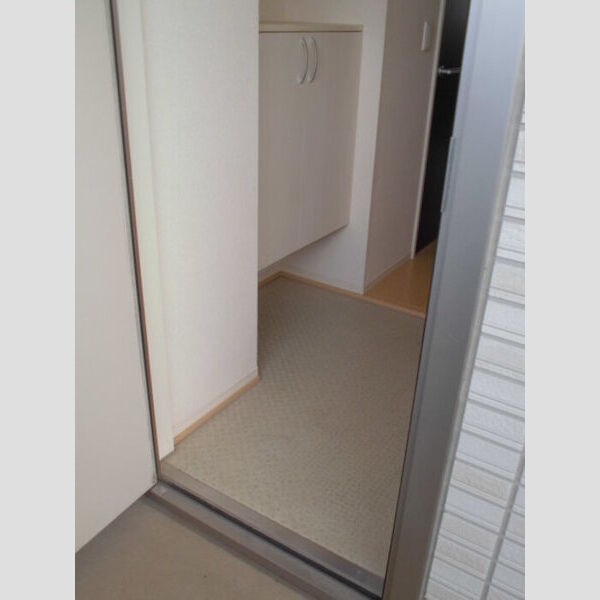 ジェンネット301号室 玄関