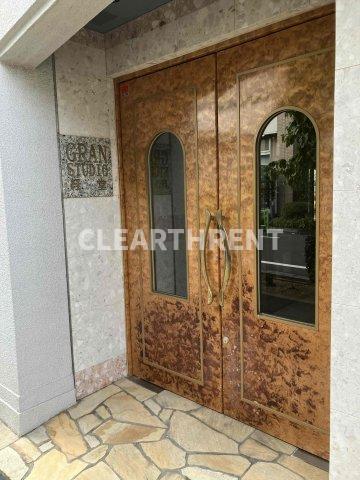 グランステューディオ経堂4階 エレガントなエントランス