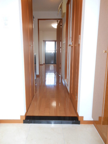 グランド・ガーラ日本橋茅場町9階 収納もある玄関です