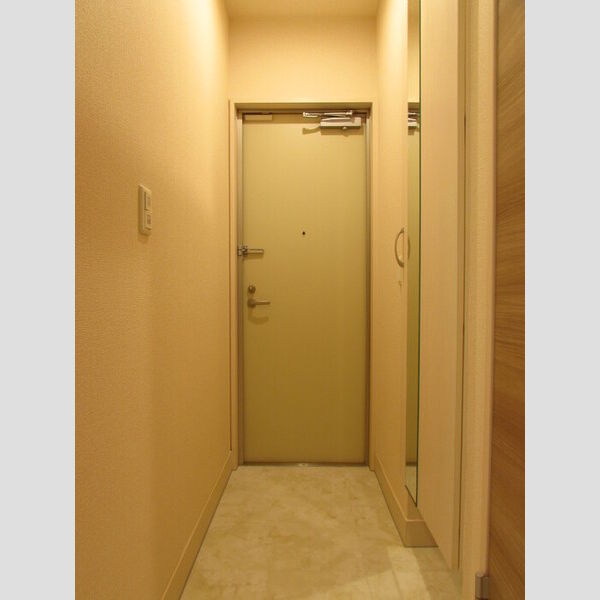 R.ザウバーⅡ　A棟102号室 玄関