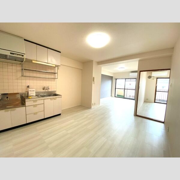 ティーワイパレス LDK・キッチン・洋室