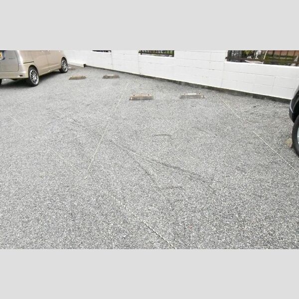 トレビアンハイツ 駐車場