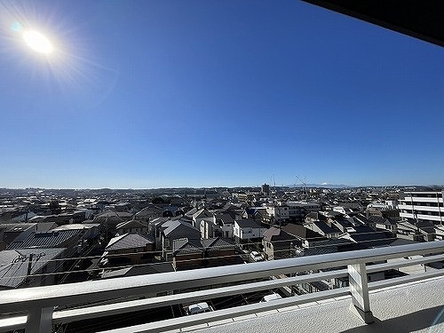 ブランズ調布サザンプレミアム6階 リビング・ダイニング側のバルコニーからの眺望