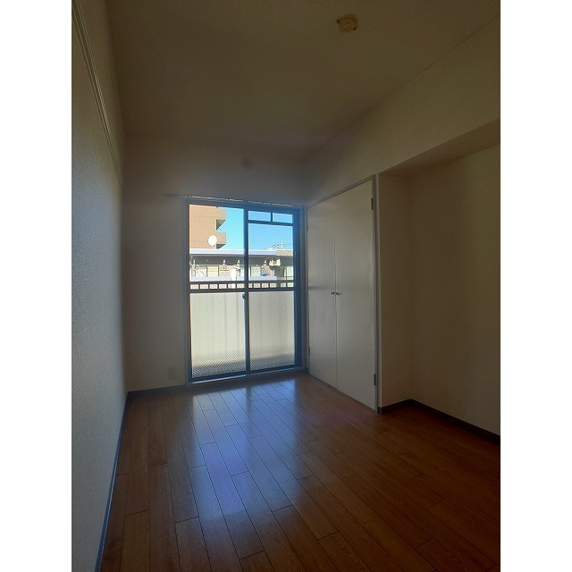 ジェネシス三鷹0302号室 玄関側洋室