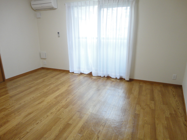 Ｌｅ　ｔｅｍｐｓ　ｈｅｕｒｅｕｘ　”Ｓ（ルタンウルーエス） 洋室