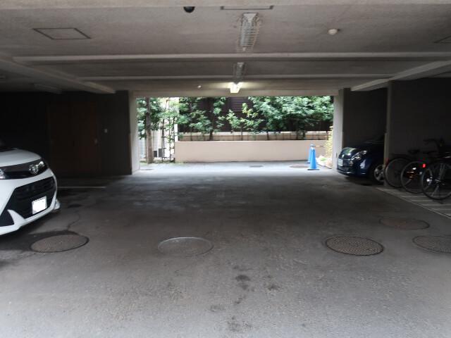 プルーシオス朝霞台 駐車場