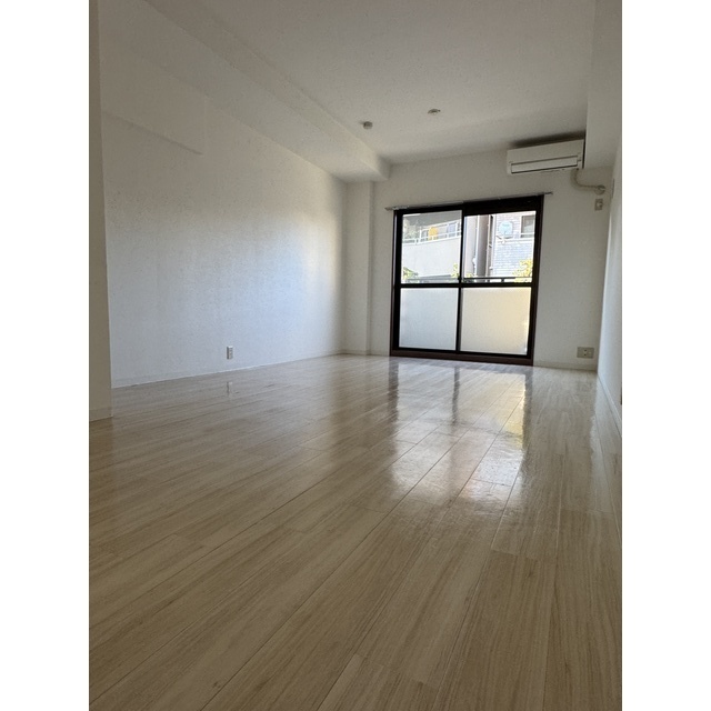 サン・ファミーユ 内観