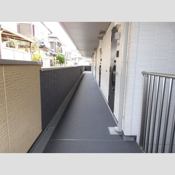 Daniel202号室 2階玄関通路