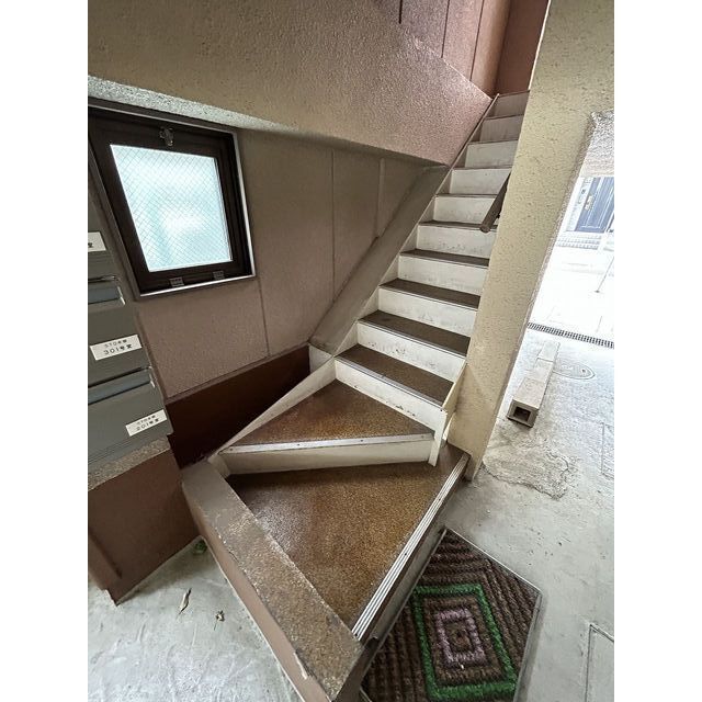 STO本郷201号室 2Fへの階段