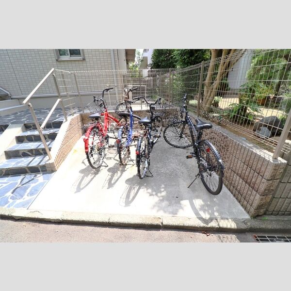 リベラ湘南 駐輪場