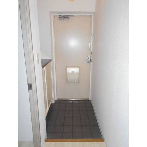 グレープ・パル0203号室 玄関