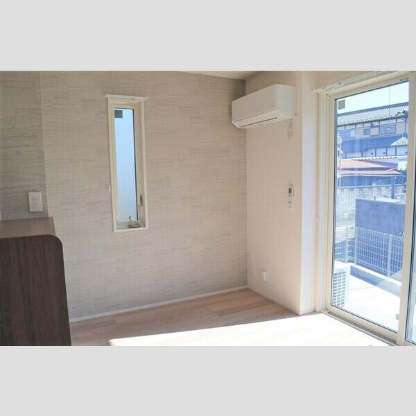 カネトヒル リビングダイニング(別角度)