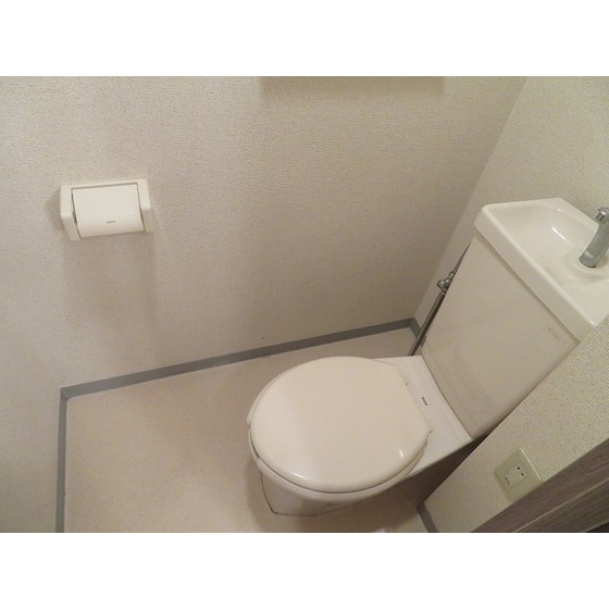 ポポラーレ壱番館0102号室 トイレ