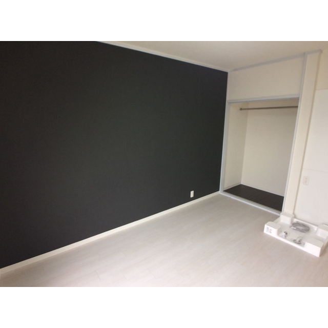 スリーパインズ204号室 リビング