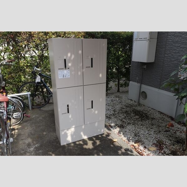 ヴィルヌーブ　A/B/CC201号室 宅配ボックス