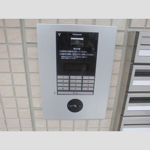 ラ　ルーチェ エントランスはオートロック!