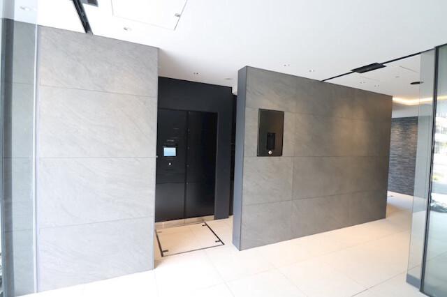 ＧＥＮＯＶＩＡ川口元郷4階 エントランス