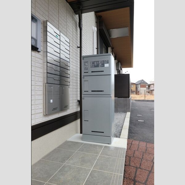 プラヴール 宅配ボックス