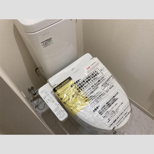 リーブルファイン成城学園前204号室 トイレ