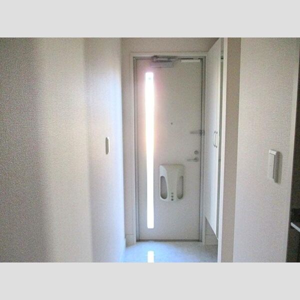 サウスヒルズⅢ105号室 玄関