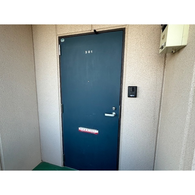 ニューロイヤルハイツ 玄関