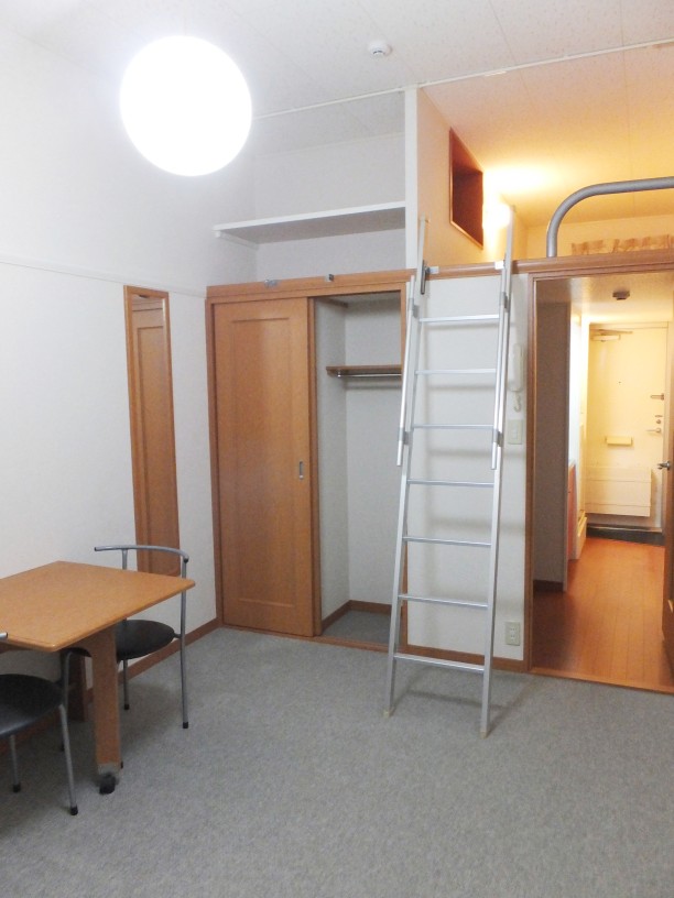 レオパレス宮野木台 リビング