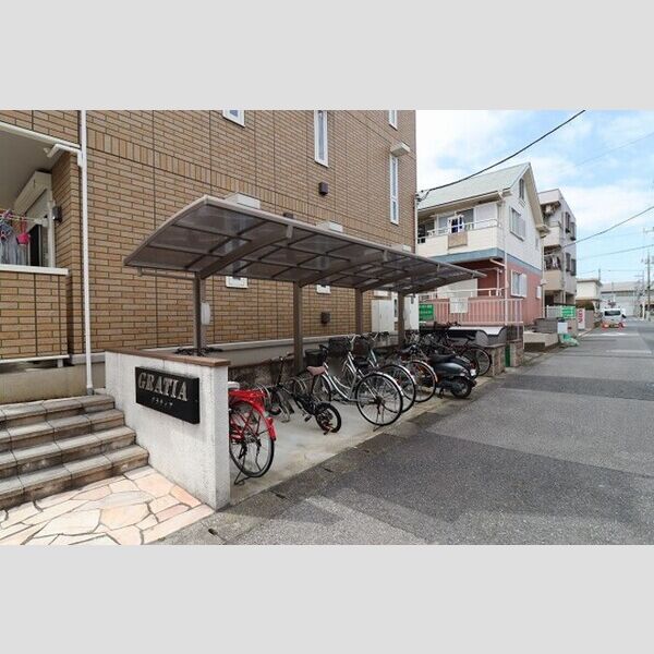 グラティア 駐輪場