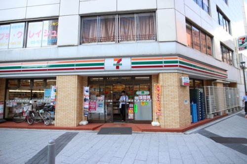 コンシェリア蒲田 【コンビニエンスストア】セブンイレブン 蒲田アロマスクエア前店まで72ｍ