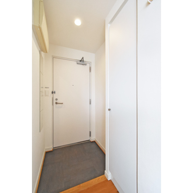 オーパスホームズ三田0804号室 玄関