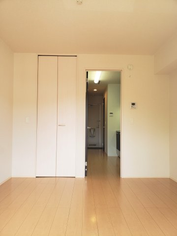 マレアガーデン新横浜Ｅ棟0106号室 リビング