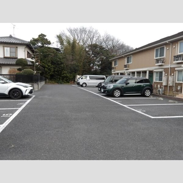 ヴィラージュ　B 駐車場