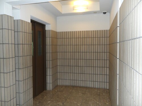 リヴィエルバーグ西大島3階 エレベーター