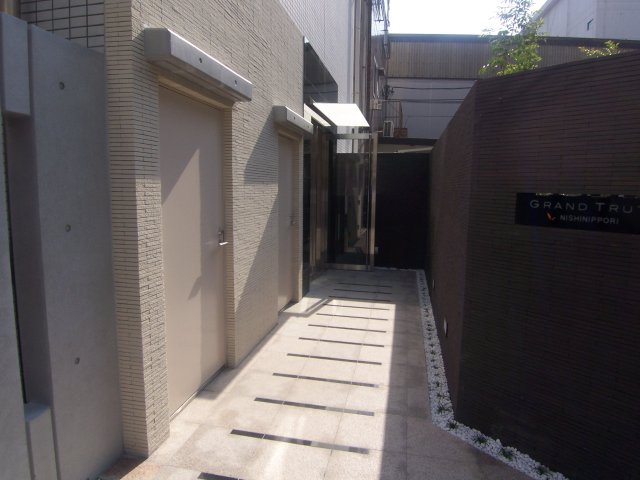 グラントゥルース西日暮里803号室 エントランス